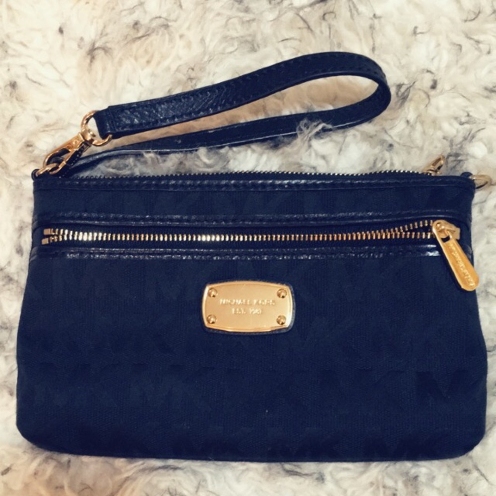 MICHAEL KORS 
Signature Jet Set Large Wristlet